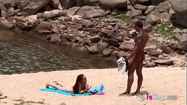 The massive cocked black dude picking up on the nudist beach. So easy, when you're armed with such a blunderbuss Klip klip panas