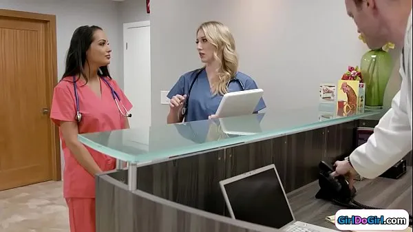 Blonde doctor shows her brunette intern around the not really cheerful and the intern suggests to have some quality time right here to up her kisses the doctor sucks on her tits and licks her wet she facesits her Klip klip panas
