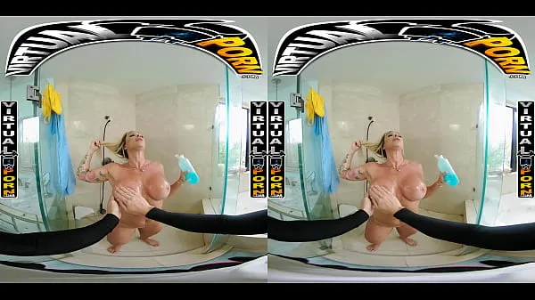 Népszerű Busty Blonde MILF Robbin Banx Seduces Step Son In Shower klipek klipek