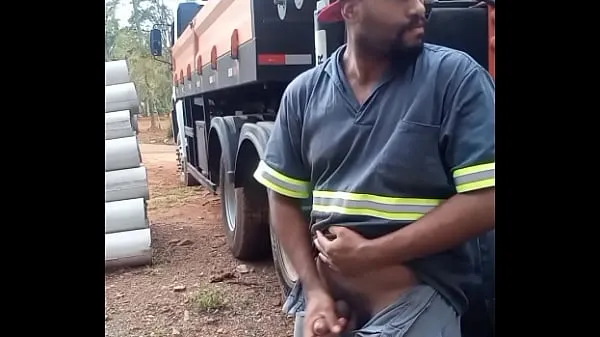 Worker Masturbating on Construction Site Hidden Behind the Company Truck Klip klip panas